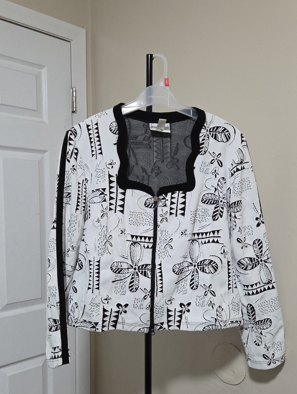 Joseph Ribkoff Black and White Floral-Print Scalloped Jacket